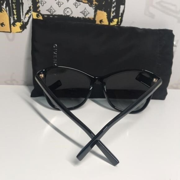 New Authentic Givenchy GV7198S Sunglasses – Black Acetate / Gold Hardware - Picture 13 of 13